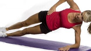 Exercises to straighten the abdomen and sides