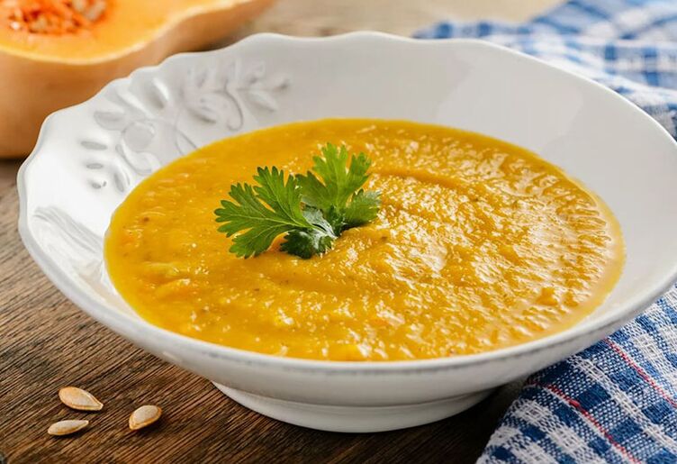 Pumpkin porridge soup is a healthy and easy first course for gout. 