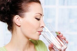 The girl drinks water on a diet for the lazy
