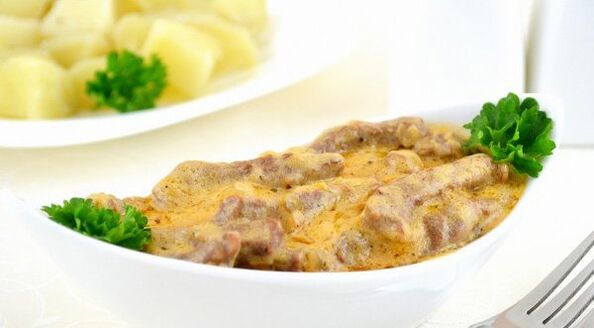 Beef with champignons in a cream sauce - a delicious dish in the consolidation phase of the Dukan diet